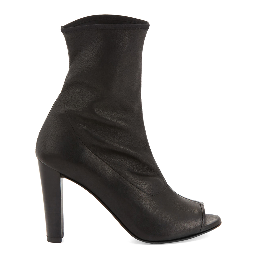 Product successfully added to your shopping cart By signing up, you consent to receive emails about Stuart Weitzman's latest collections, offers and news, as well as information on how to participate in Stuart Weitzman events, competitions or .