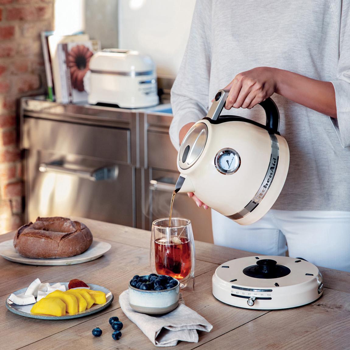 Almond Cream Artisan 1.5L Kettle main product photo