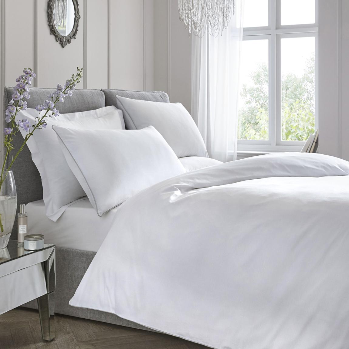 Contrast Piping Double Duvet Cover Set, White/Silver main product photo