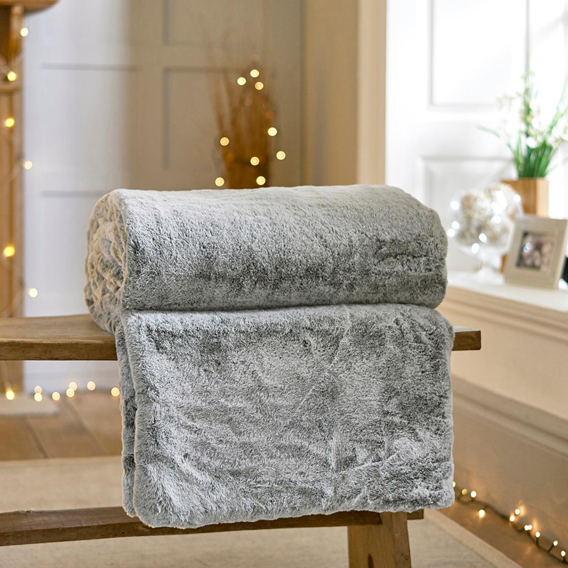 Alaska Faux Fur Throw 150x200cm, Silver main product photo