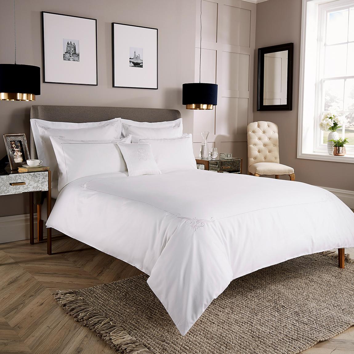 600TC Corner Motif King Duvet Cover, White main product photo