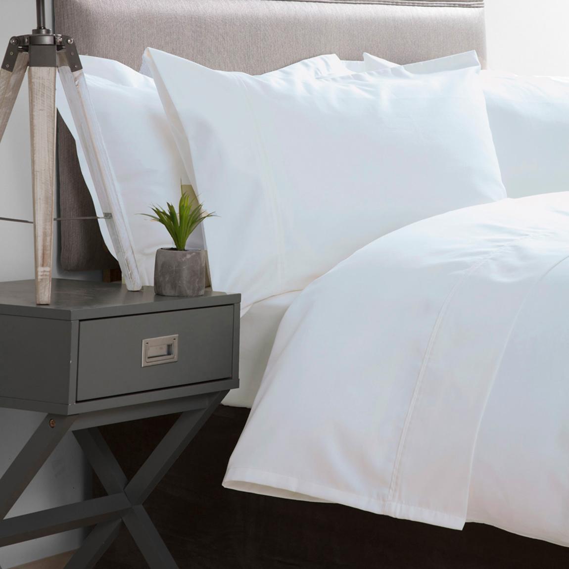600Tc Sateen Double Flat Sheet, White main product photo