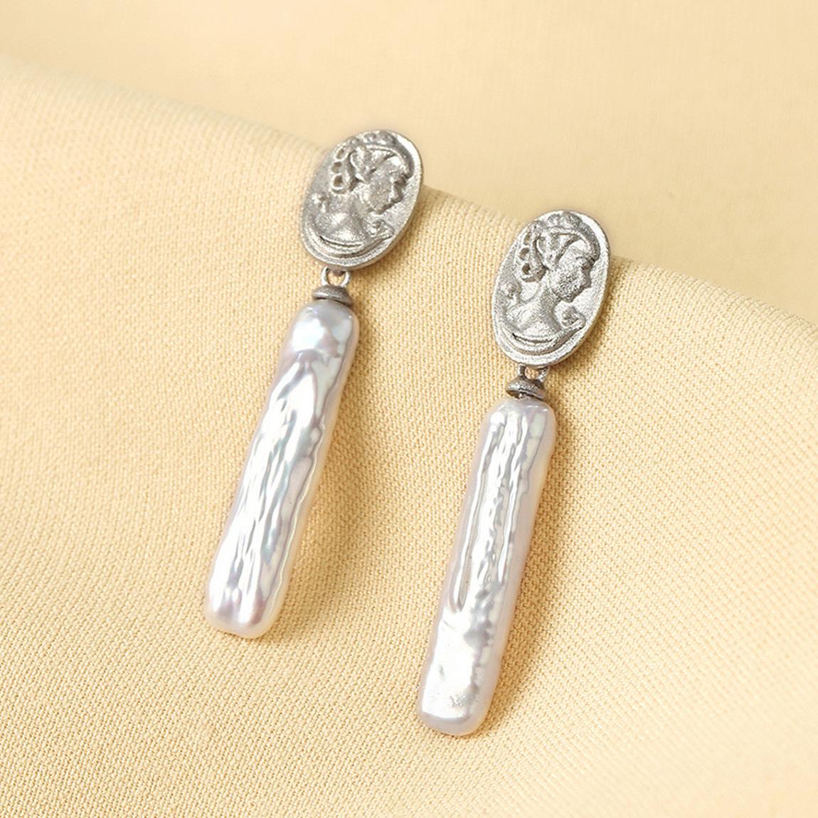 White/Purple Pearl Earrings main product photo
