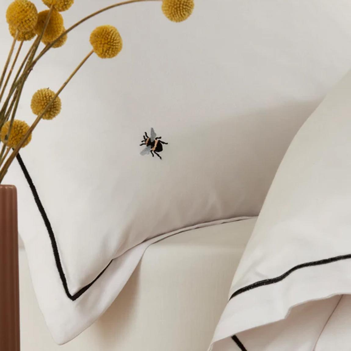 Bee with Black Satin Stitching Super King Duvet Cover Set main product photo