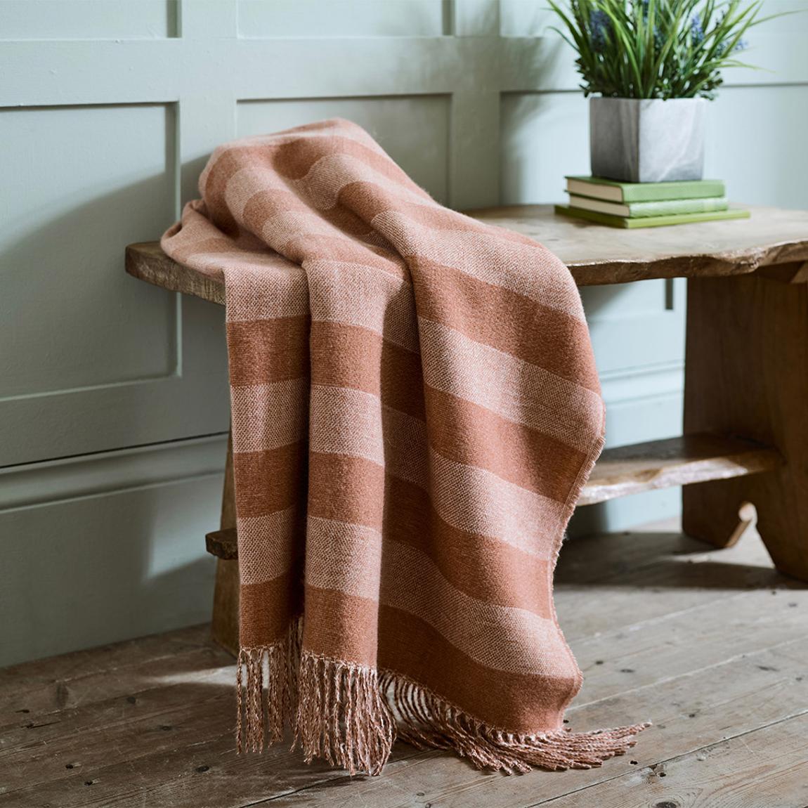 Elgin Throw 130x160cm, White/Rust main product photo