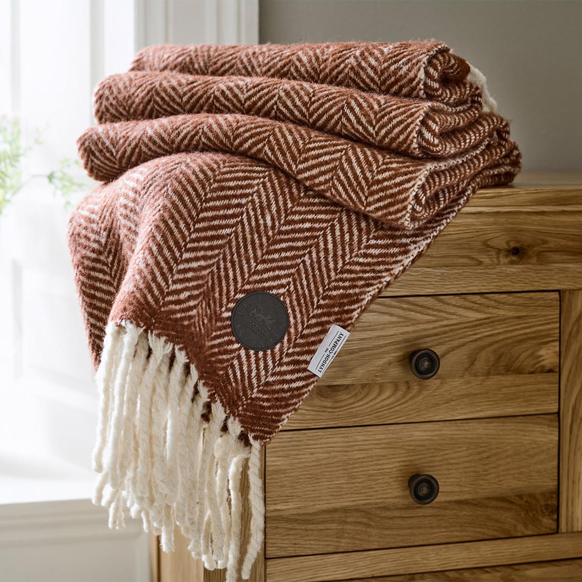 Moorland Wool 130x170cm Throw, Red main product photo