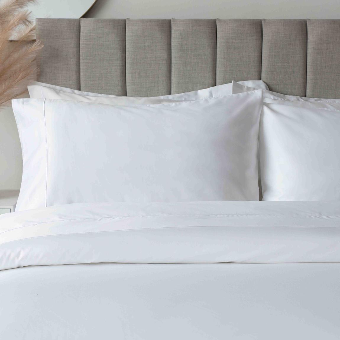 Belledorm Egyptian Cotton 400 Thread Count Standard Pillowcase, White main product photo