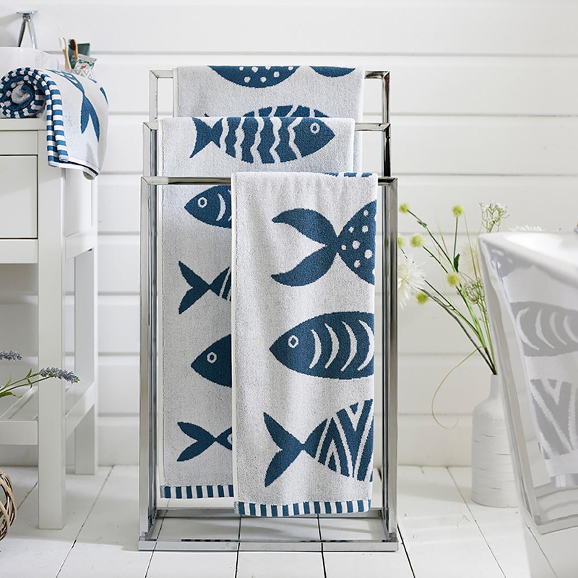 Big Fish 550gsm Yarn Dyed Jacquard 100% Cotton Bath Towel White/Blue main product photo