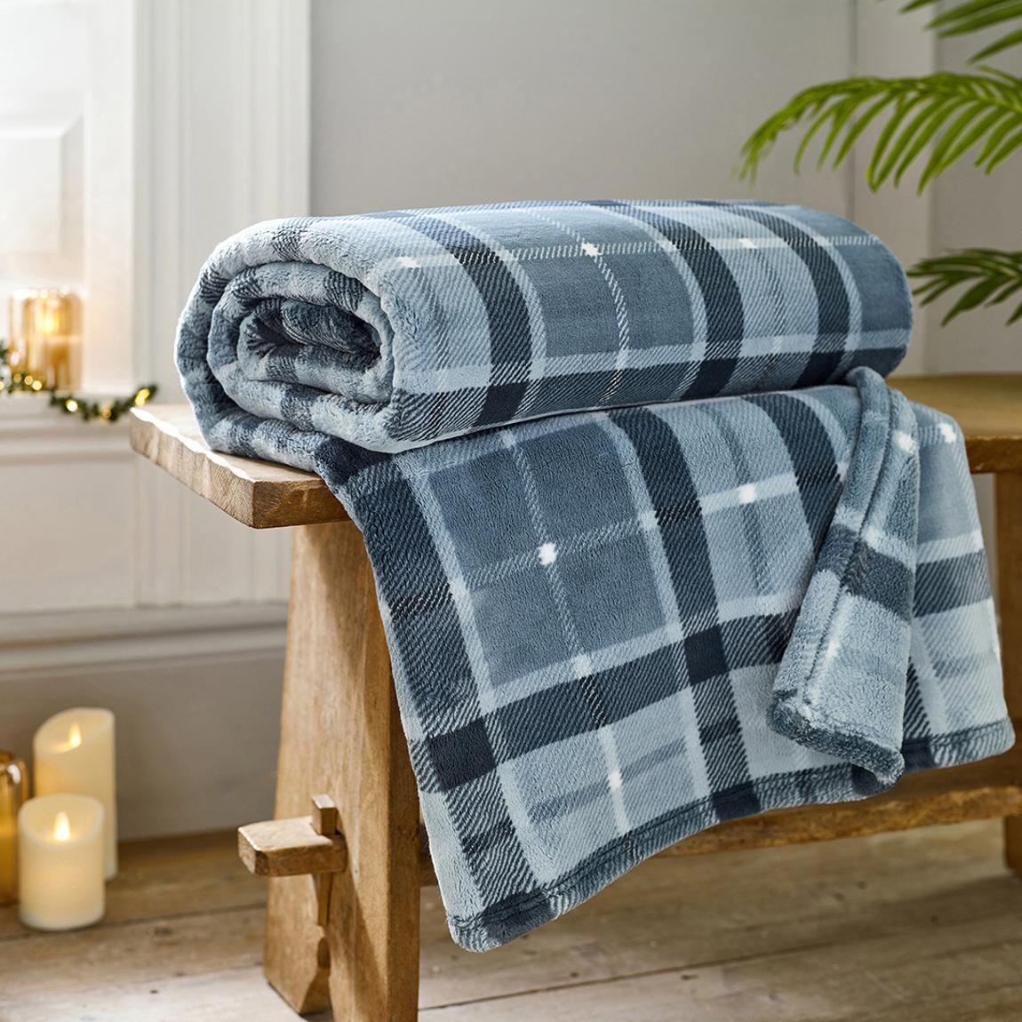 Pheasant Check 140x180cm Throw, Navy main product photo