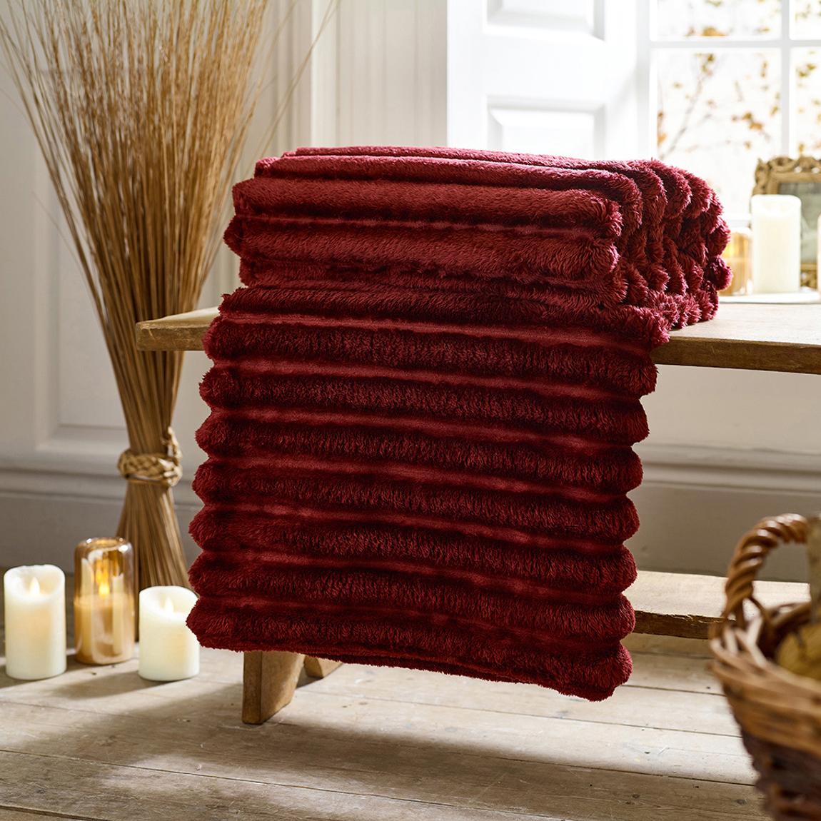 Alnwick 140x180cm Throw, Merlot main product photo