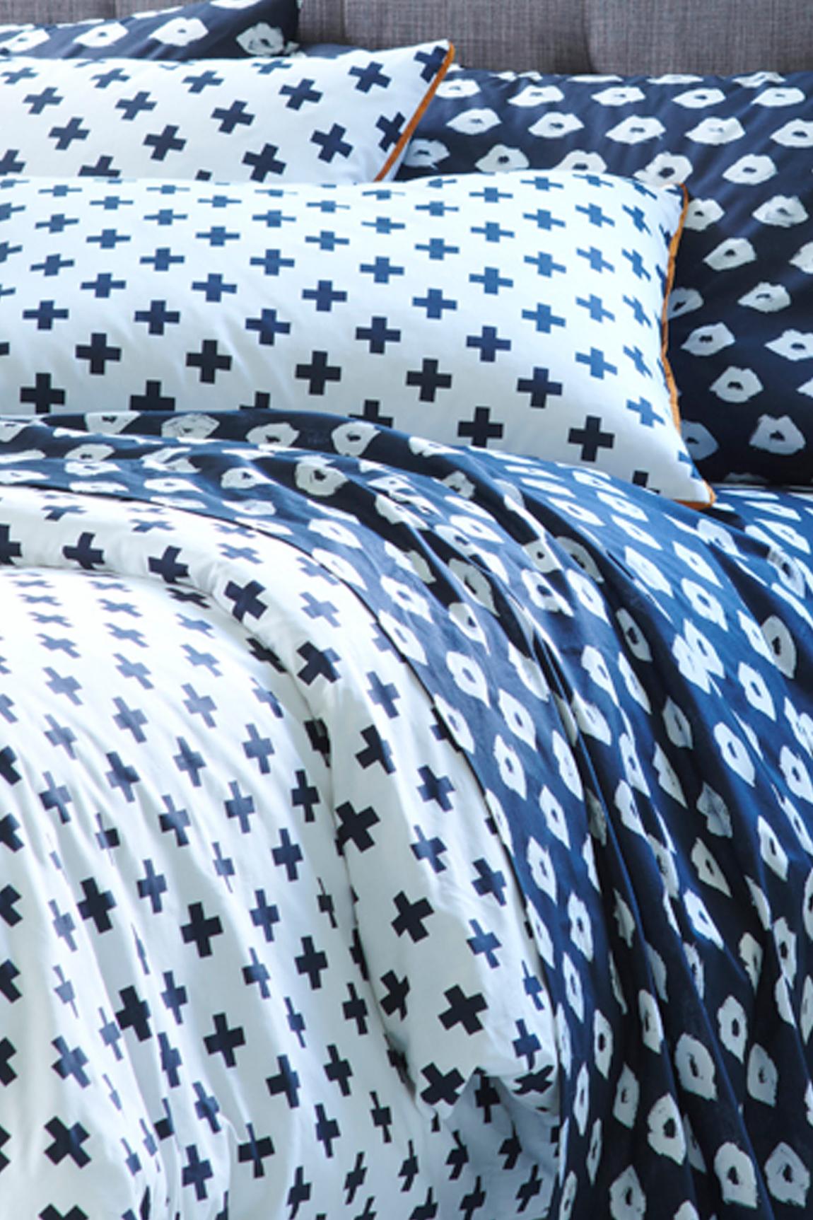 Martex Umbria and Lips Bedding Set King main product photo
