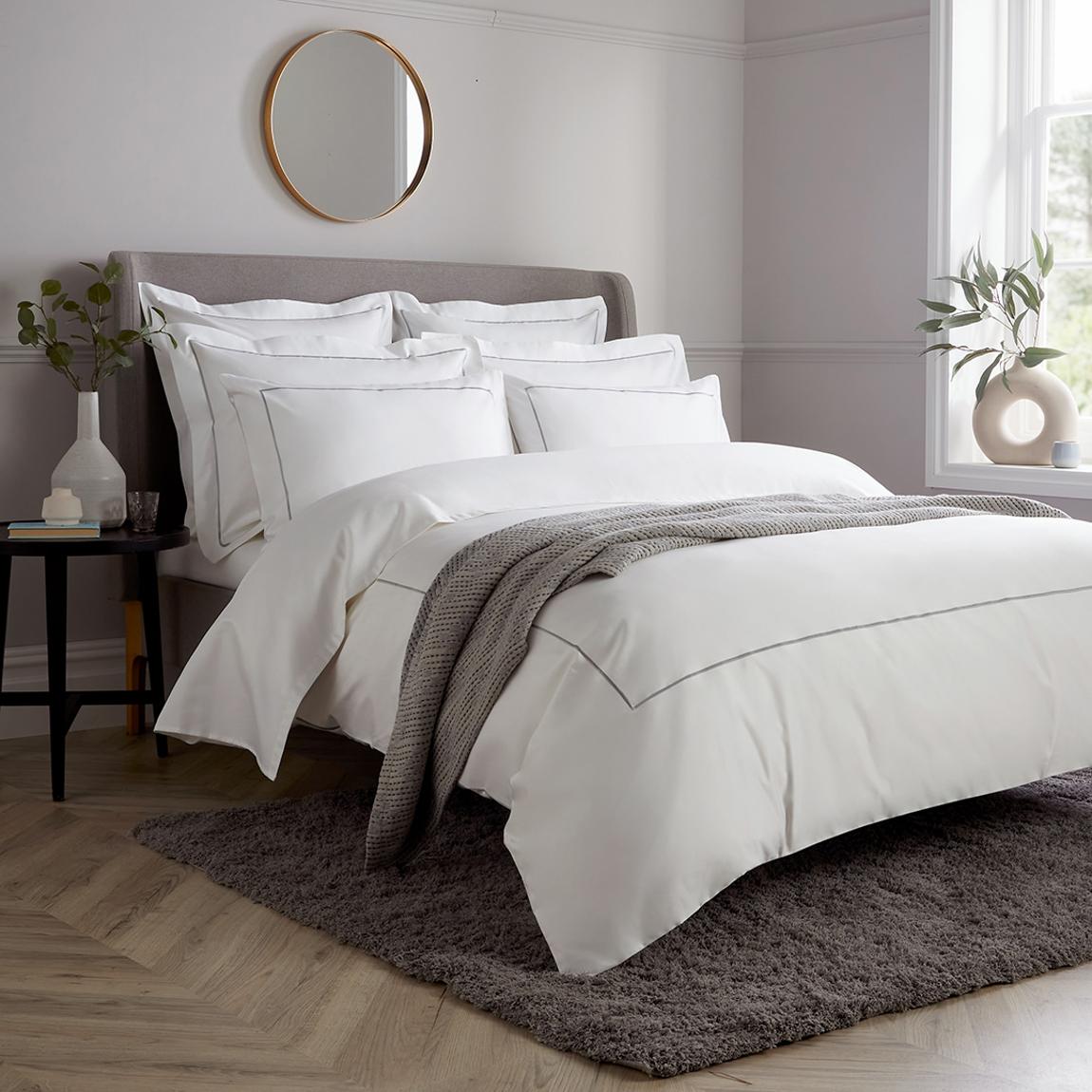 800TC Single Row Cord King Duvet Cover, White/Ice Grey main product photo