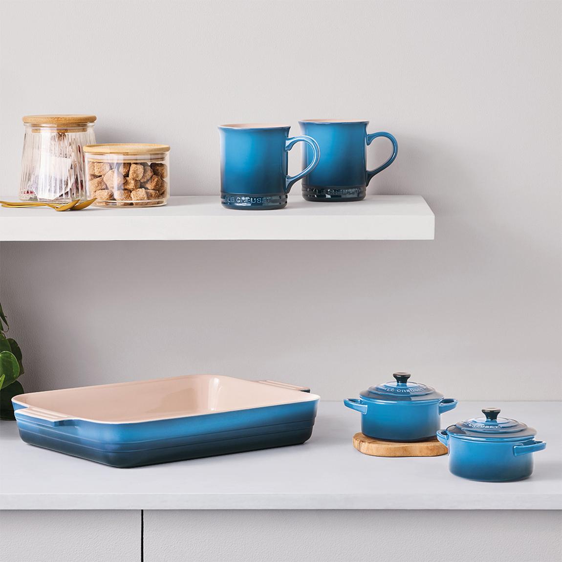 Signature Marine Stoneware Petite Rounnd Casserole main product photo