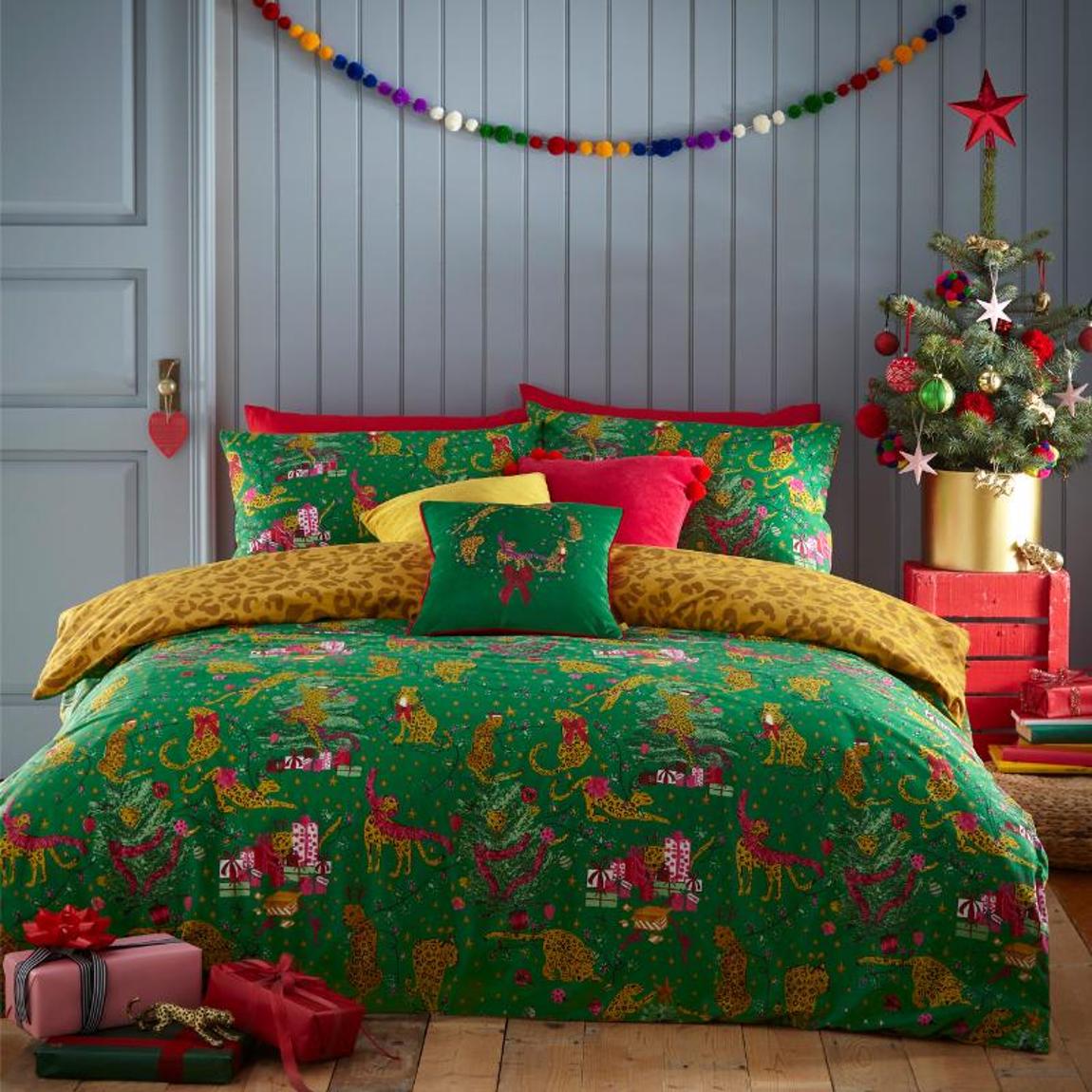 furn. Purrfect Christmas Green/Gold Duvet Cover Set, Toddler main product photo