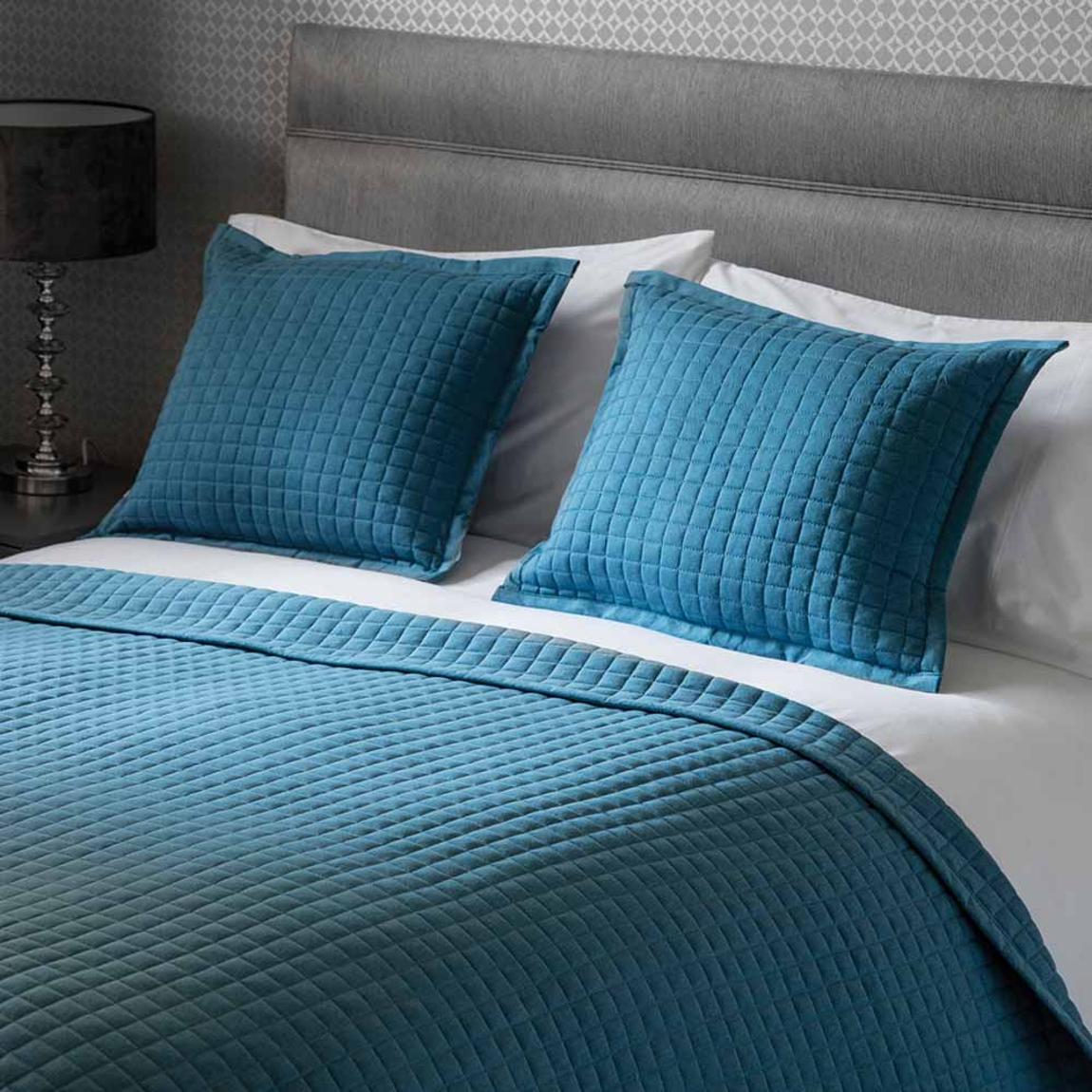 Belledorm Crompton Throw Cobalt 150 X 200Cm main product photo