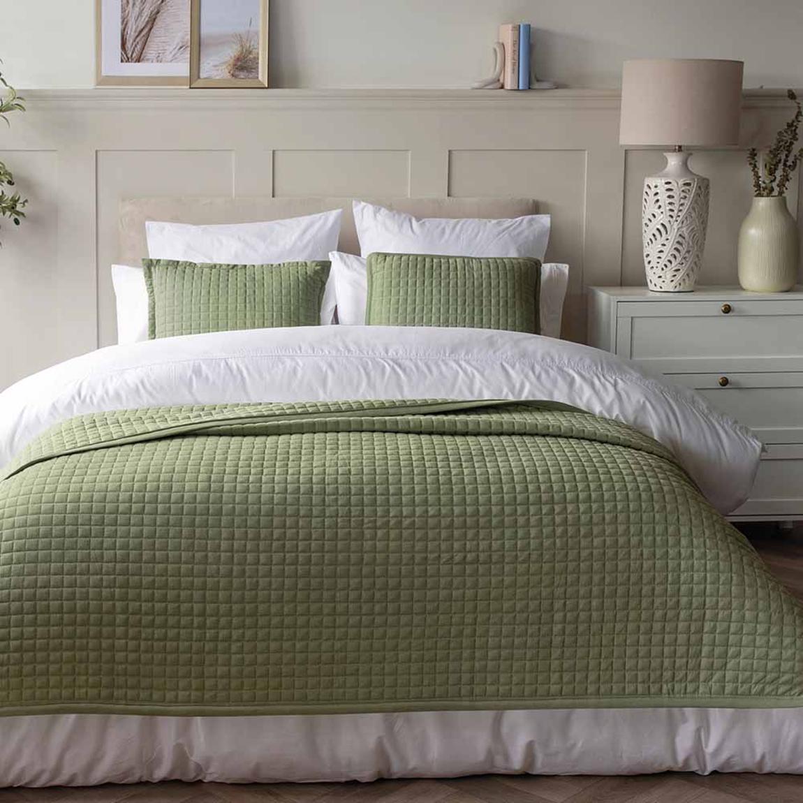 Belledorm Crompton Throw Sage Green 150 X 200Cm main product photo