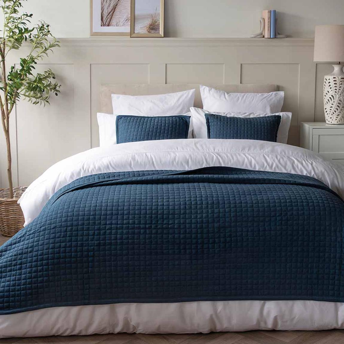 Belledorm Crompton Throw Navy 150 X 200Cm main product photo