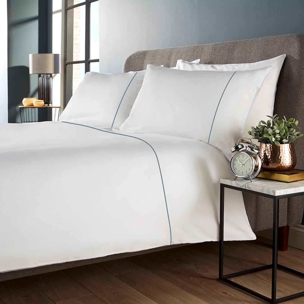 One Line Baratta Superking Duvet Cover Set, White/Petrol main product photo