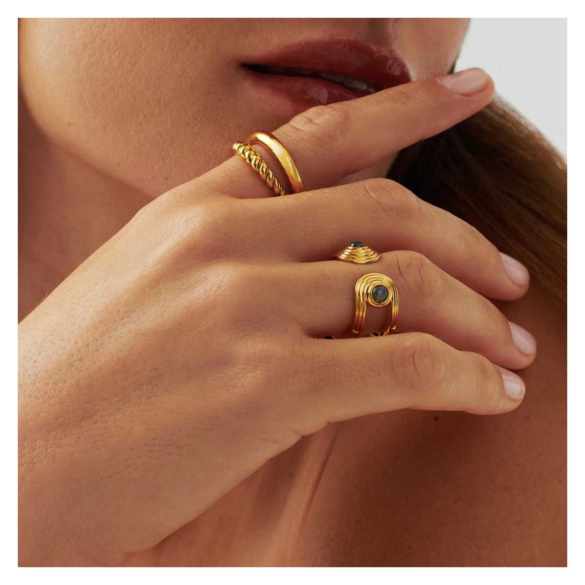 【MISSOMA】ZENYU リンクリッジ オープンリング Missoma Zenyu Link Gemstone Hoops | Gold | FARFETCH JO
