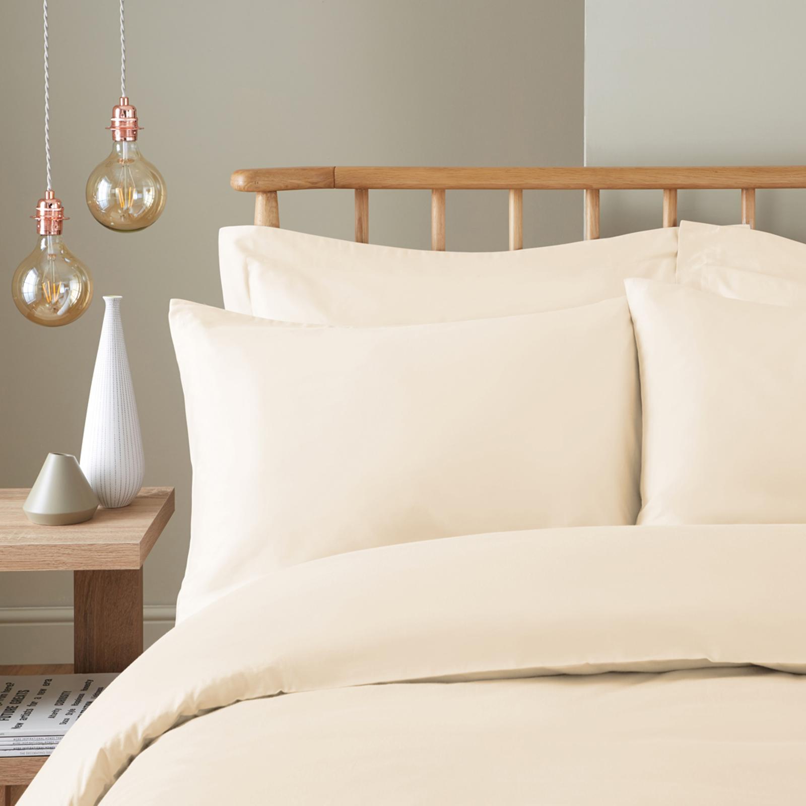 400TC Pair of Oxford Pillowcases, Cream BrandAlley