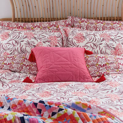 Garland Floral Pair of Standard Pillowcases, Pink