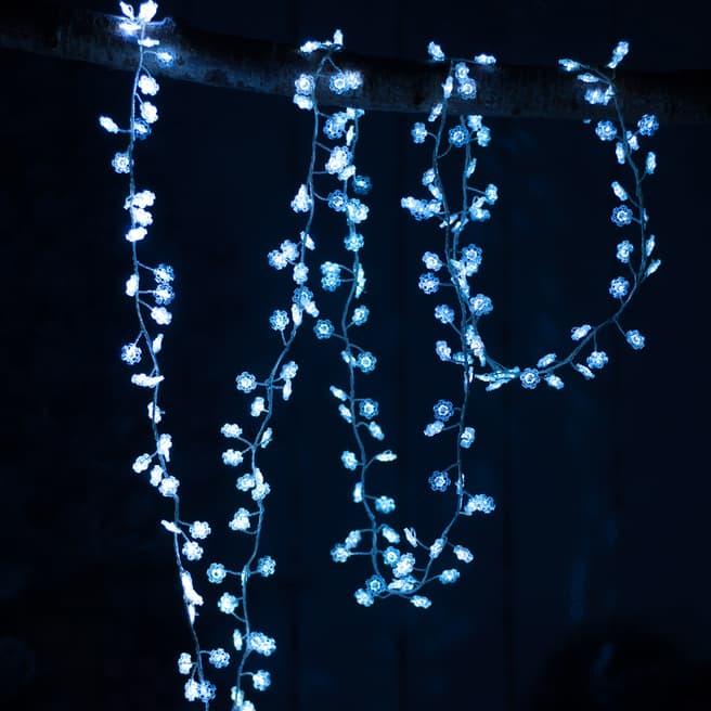 Festive White 240 LED Dewdrop Cluster Snowflake Light