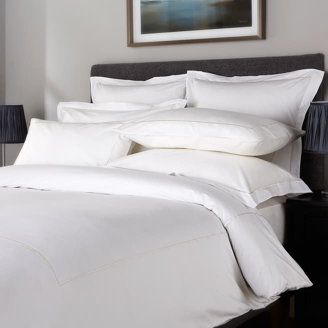 Hotel Living 800TC Single Row Cord King Duvet Cover, White/Flax
