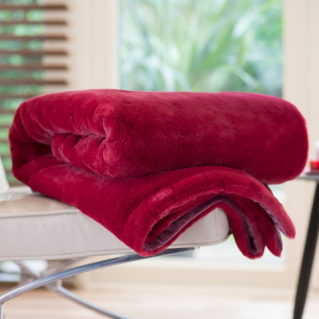 Deyongs Red Broxbourne Quilted Throw 130x180cm
