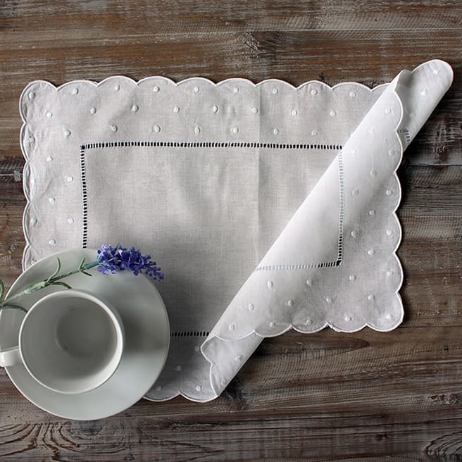 Biggie Best White Set of 4 Scalloped Placemats