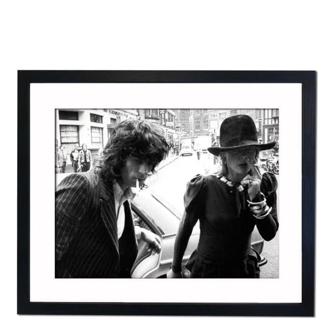 51 DNA Keith Richards in Court with Anita Pallenberg., Framed Art Print