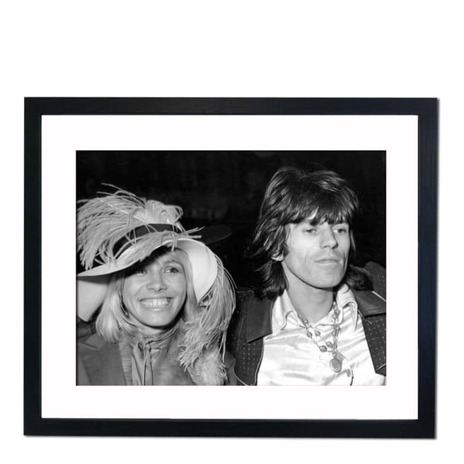 51 DNA Rolling Stones Keith Richards with Anita Pallenberg in Piccadilly Circus, Framed Art Print