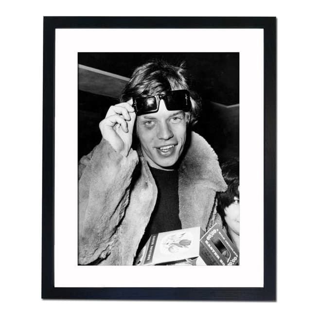 51 DNA 1966: Mick Jagger with Dark Glasses and a Black Eye, Framed Art Print