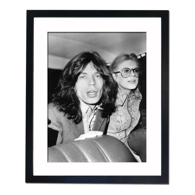 51 DNA Mick Jagger and Marianne Faithfull Before Court, Framed Art Print