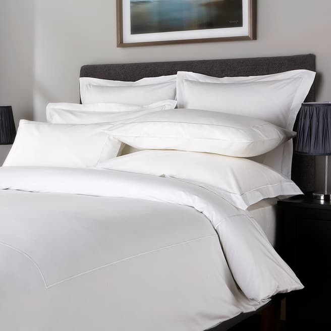 Hotel Living 800TC Single Row Cord Double Duvet Cover, White/White