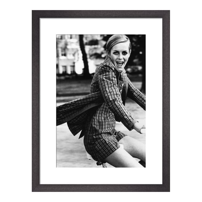 Paragon Prints Vogue July 1967 28x36cm Framed Print