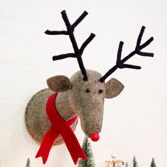 Sass & Belle Rudi The Reindeer With Red Scarf Wall Decoration