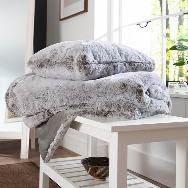 Deyongs Silver Grey Stirling Quilted Throw 150x200cm