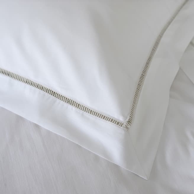 The Lyndon Company Ladder Lace Pair of Oxford Pillowcases, White