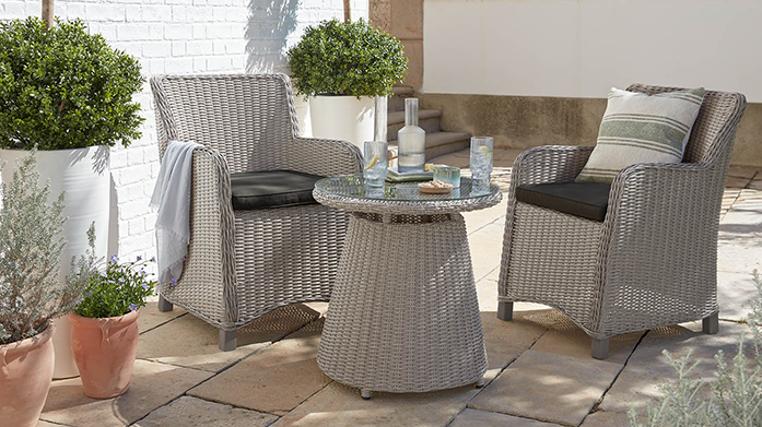 MODA: Luxurious Outdoor Furniture
