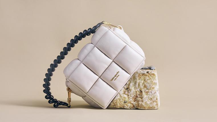 Luxury Filled Bedding: Surrey Down & Die Zudecke