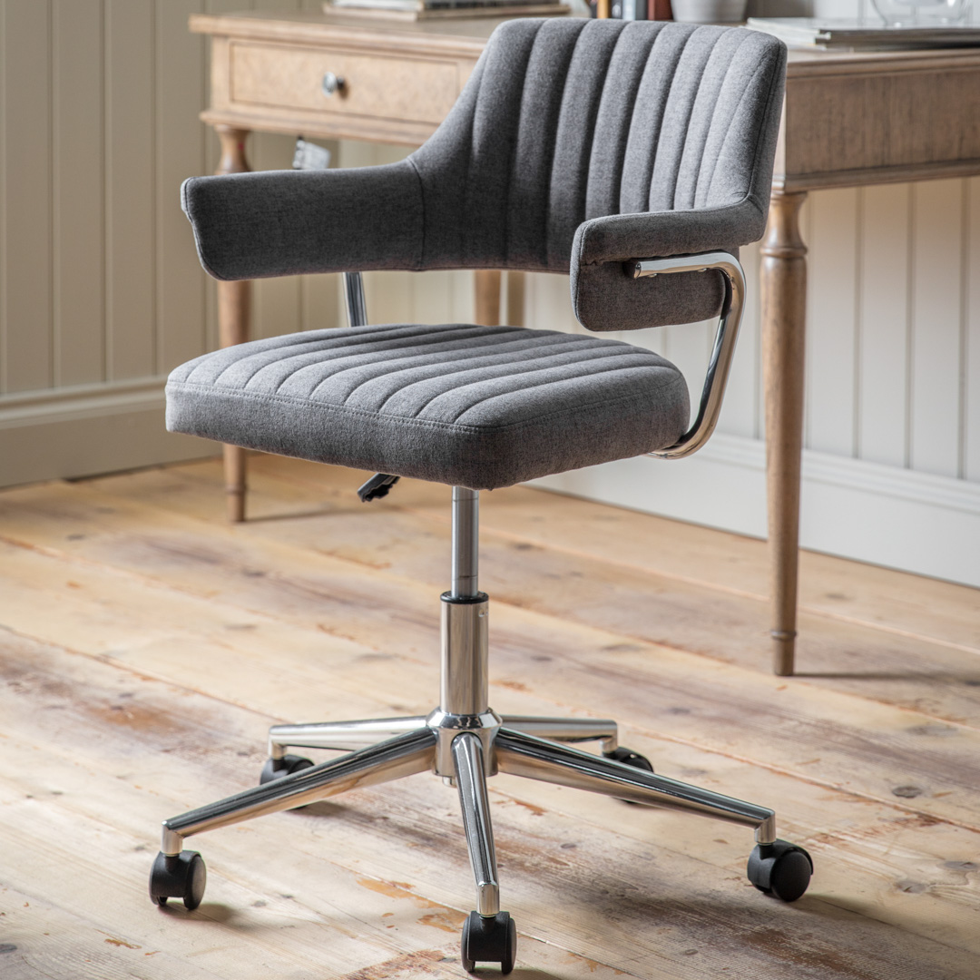 Gallery Living   Torfield Swivel Chair Charcoal in Size +44, BrandAlley