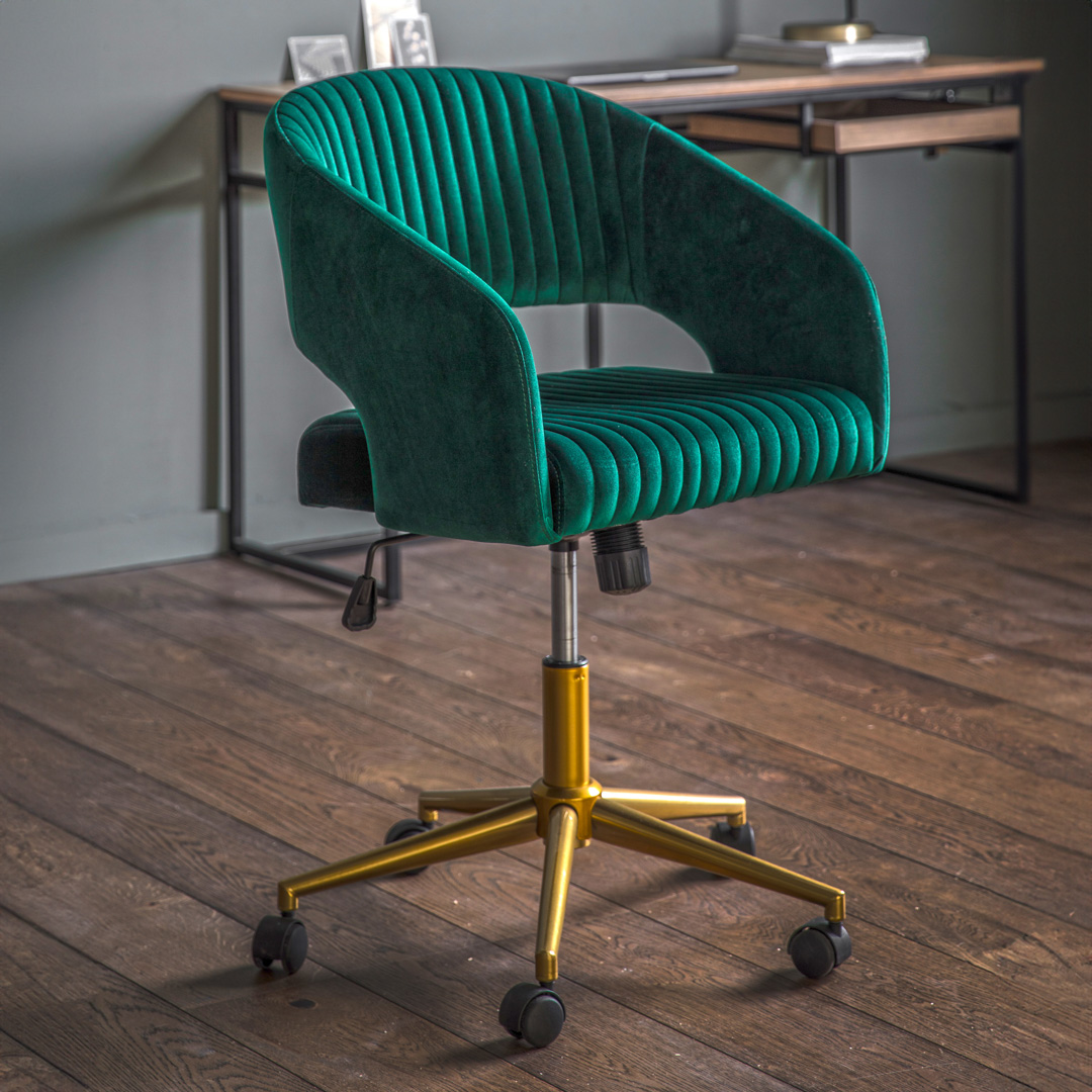 Gallery Living   Murray Swivel Chair Green Velvet in Size +44, BrandAlley