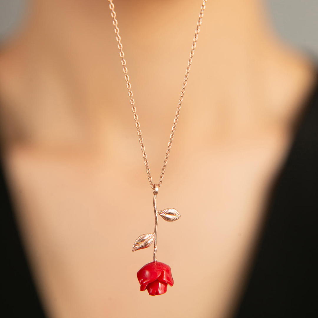 Rose Gold Rose Pendant Necklace - Elika - Modalova