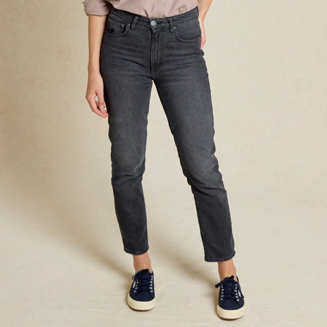 Black Wash Sway Mom Jeans
