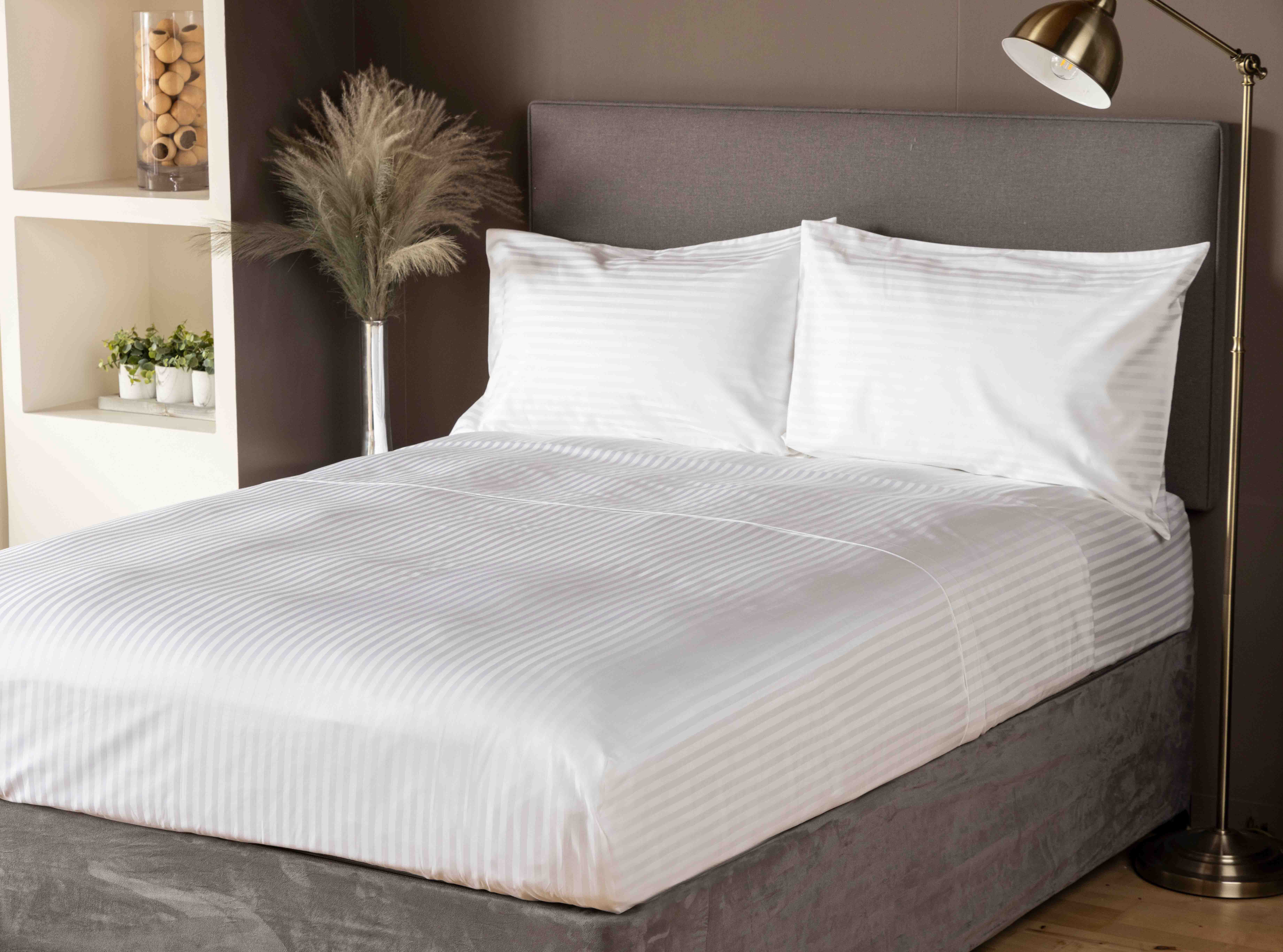 Belledorm   540TC Hotel Suite Satin Stripe Flat Sheet King/Superking White in Size Kingsize, BrandAlley