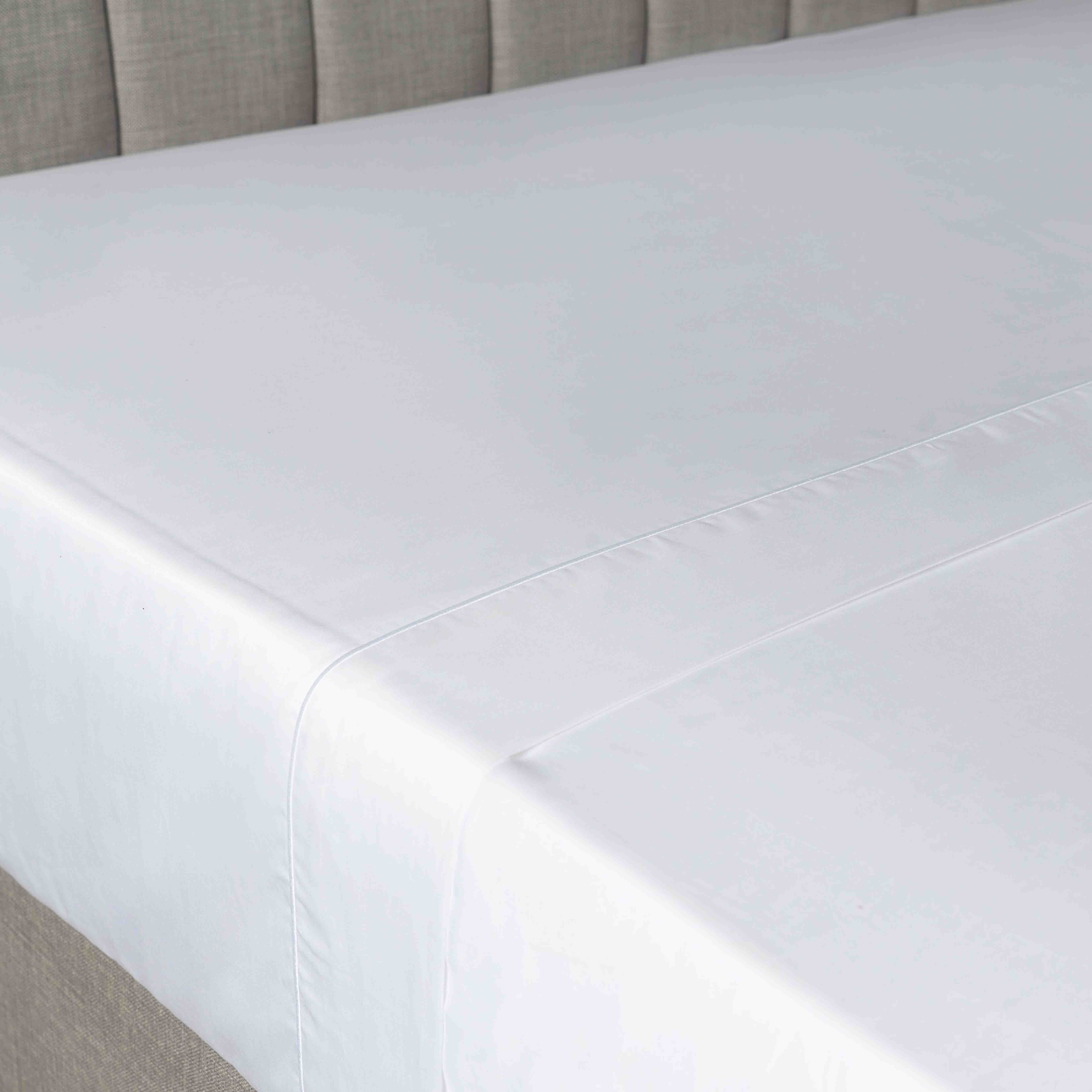 Belledorm   Egyptian Cotton 400 Thread Count Flat SheetSuperking White in Size Superking, BrandAlley