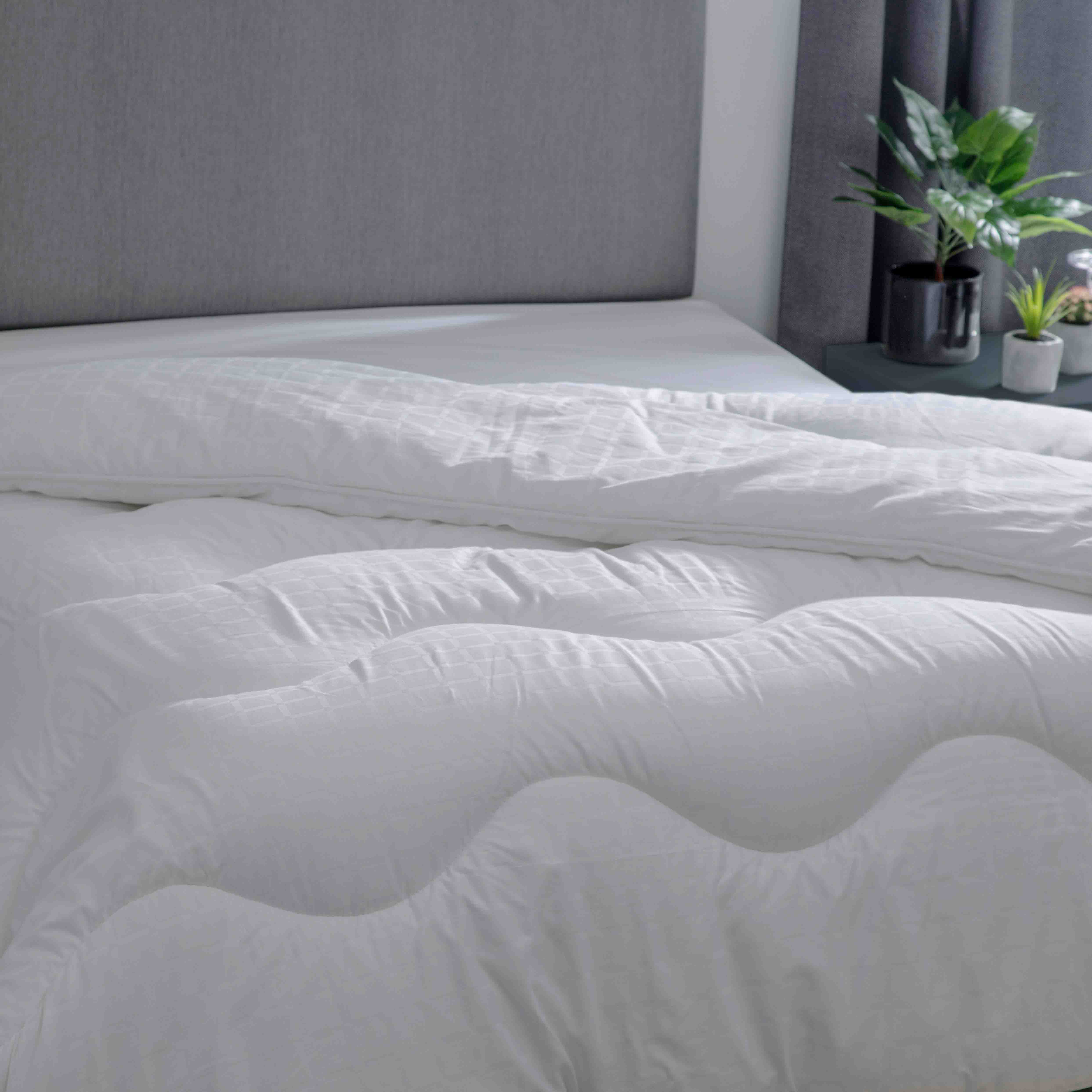 Belledorm   Hotel Filled Duvet Super King 4.5 Tog in Size Kingsize, BrandAlley
