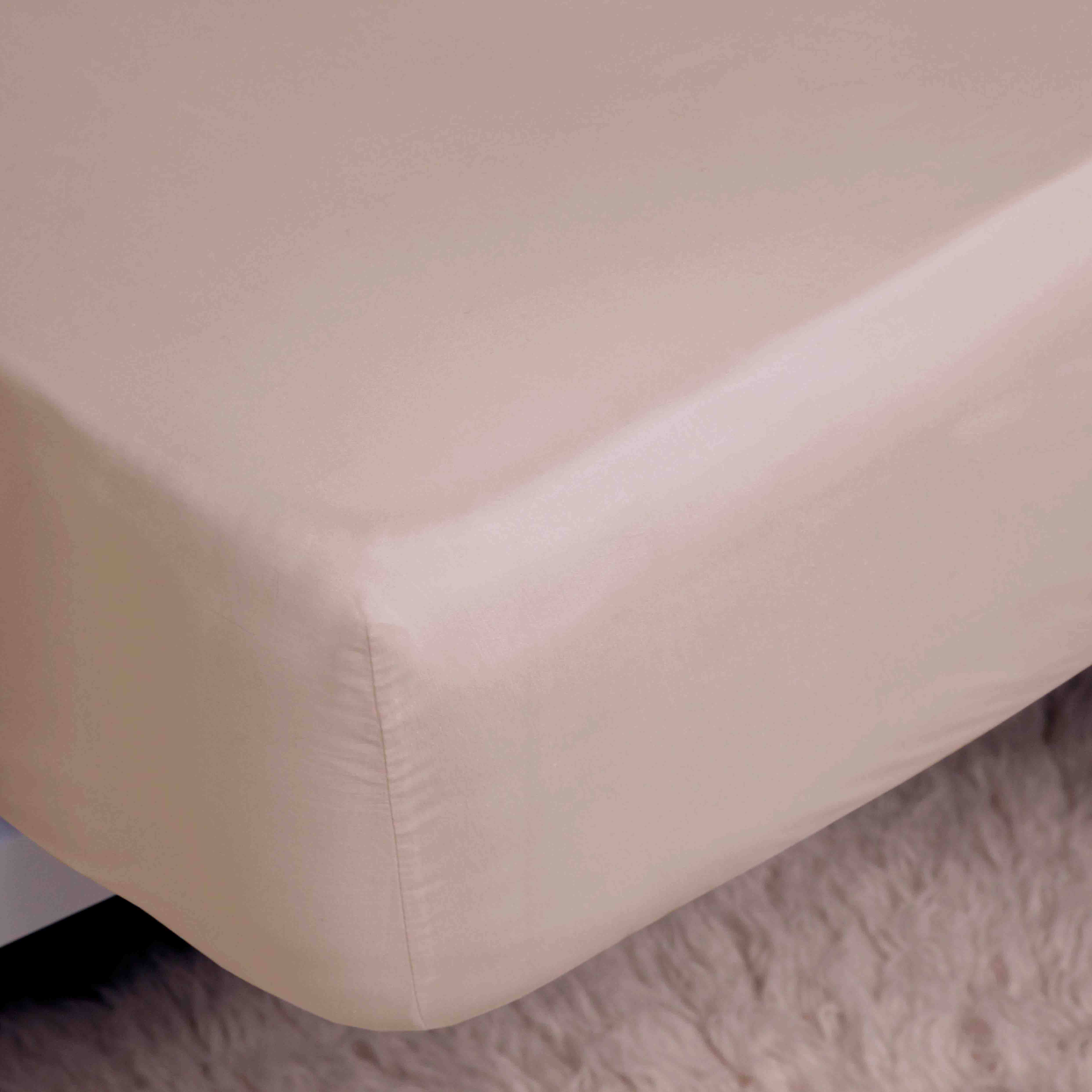 Belledorm   Egyptian Cotton 400 Thread Count 15"" Fitted SheetDouble Oyster in Size Double, BrandAlley