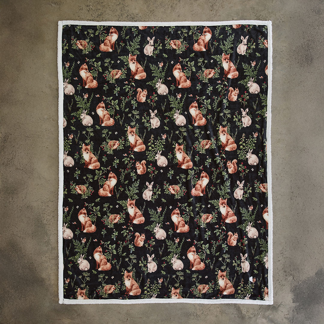 Deyongs   Woodland Wildlife 140x180cm Heated Throw Green in Size 10, BrandAlley