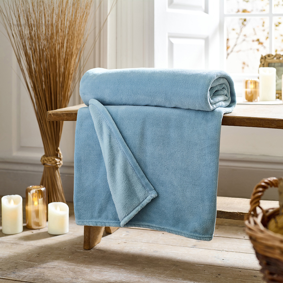 Deyongs   Snuggle Touch 140x180cm Blanket Light Blue in Size 180cm, BrandAlley